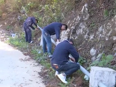 【“不忘初心、牢记使命”主题教育】小山村：喝上干净水 走上平坦路