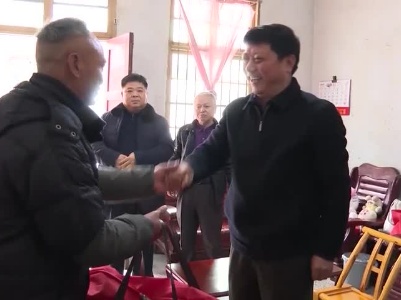 李逸翔调研城镇贫困群众脱贫解困工作时强调：坚持“一盘棋”思想，协同协作，确保城镇贫困群众脱贫解困工作稳步向前