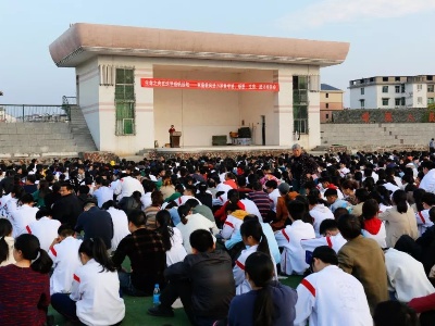 分宜中学举办家庭教育进万家暨孝道、感恩、立志、成才报告会