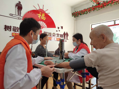 钤东街道天工社区开展“情暖重阳节，义诊送健康”活动【新时代文明实践活动】