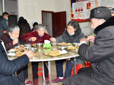 “爸妈食堂”：让留守老人吃出“幸福味道”