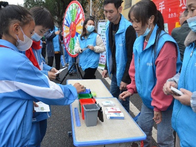 【新余日报】分宜一小联合开展“垃圾分类、从小做起”主题教育活动